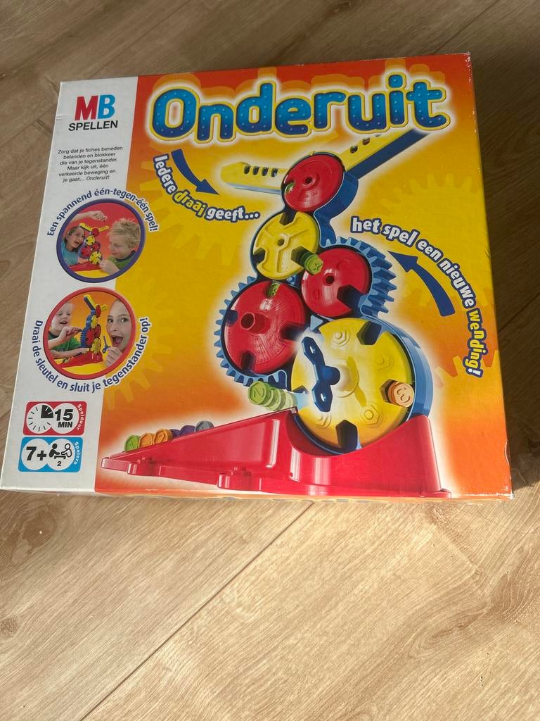 MB Onderuit - Spannend één-tegen-één spel!, Hobby en Vrije tijd, Gezelschapsspellen | Bordspellen, Een of twee spelers, Ophalen of Verzenden