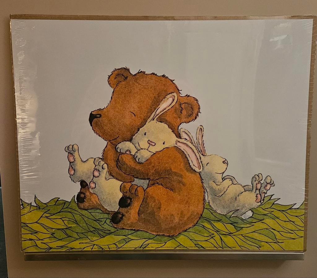 IKEA Poster Debi Glior - Mr Bear Says Peek-a-boo (1998), Minder dan 50 cm, Nieuw, Ophalen of Verzenden, Foto of Poster