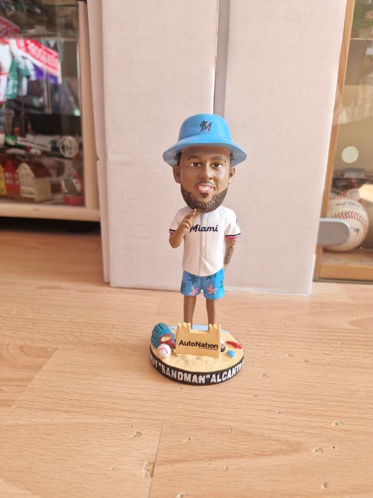 Sandy Alcantara Bobblehead Miami Marlins 'Beach Style', Ophalen of Verzenden, Nieuw