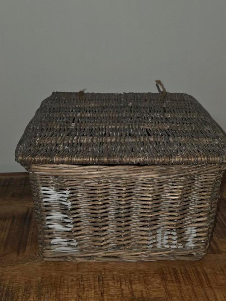 Grote rieten opbergmand met deksel - riviera maison, Huis en Inrichting, Woonaccessoires | Schalen en Manden, Gebruikt, Rechthoekig