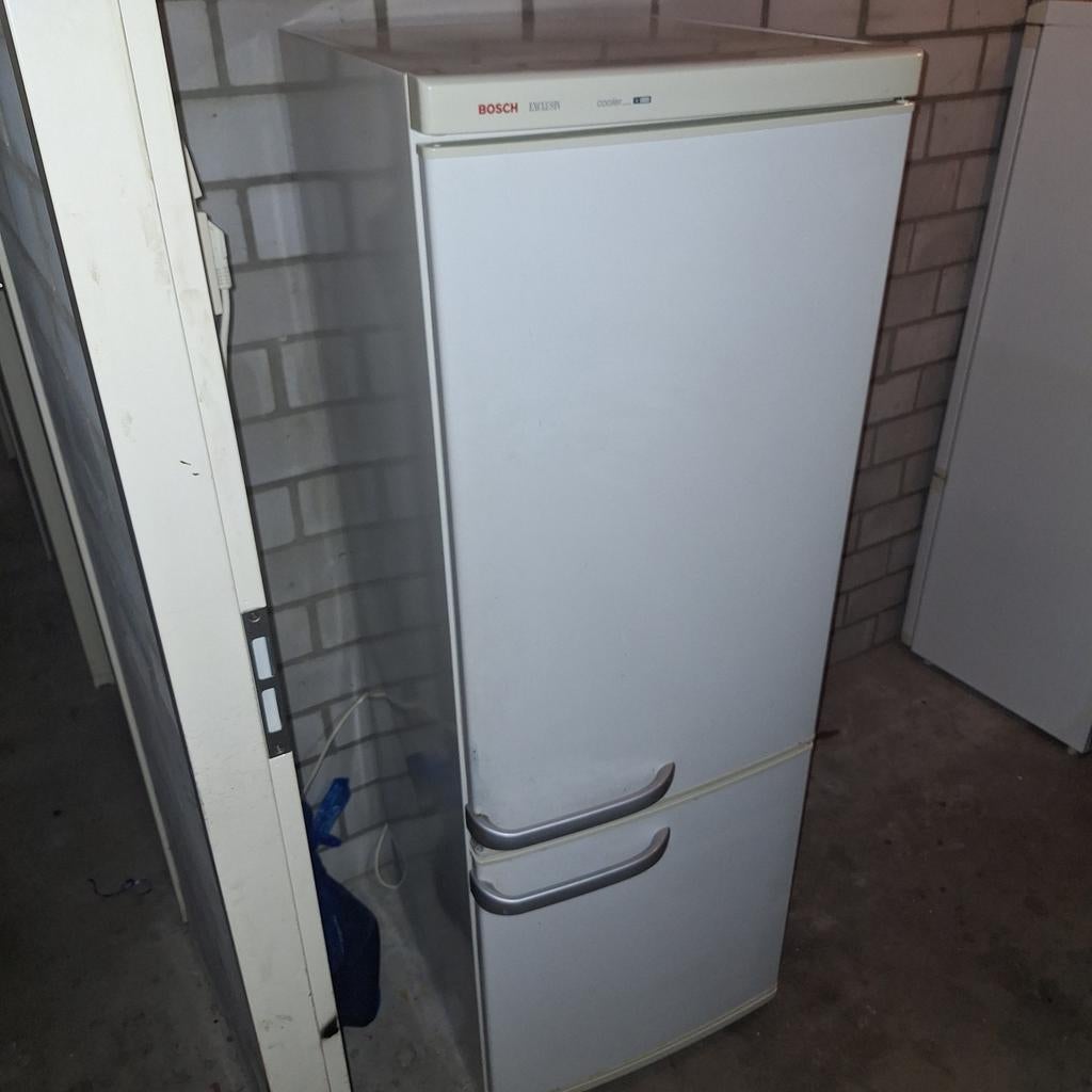 Bosch Koelkast met Vriezer Onderin (bezorging mogelijk), Witgoed en Apparatuur, Koelkasten en IJskasten, Gebruikt, 200 liter of meer