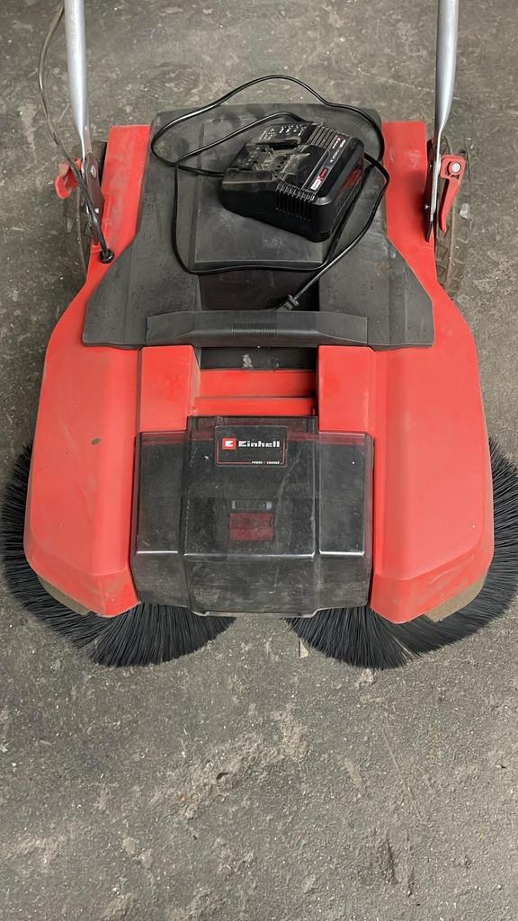 Einhell veegmachine met accu en lader, Tuin en Terras, Veegmachines, Ophalen, Gebruikt