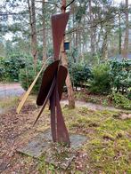 Abstracte metalen sculptuur voor buiten, Ophalen