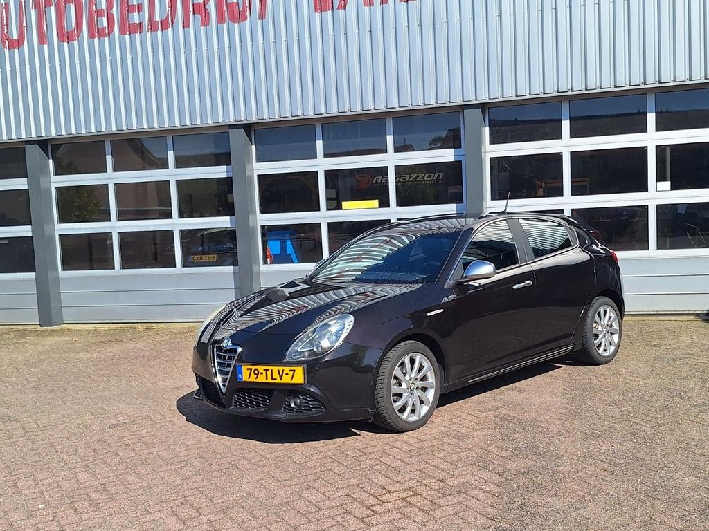 Alfa romeo Giulietta 1.4 170pk qv uitvoering, Auto's, Zwart, 4 cilinders, Leder en Stof, Zwart