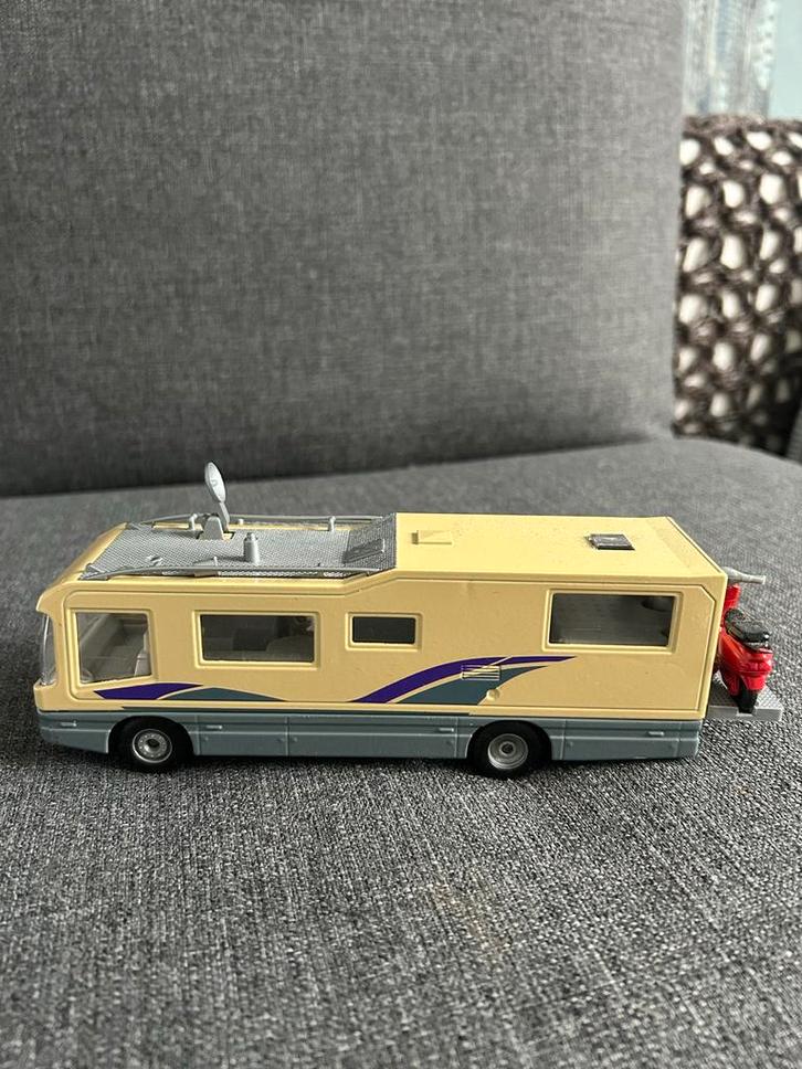 Siku Grote Camper met Bootje en Scooter + Kleine Camper, Kinderen en Baby's, Speelgoed | Speelgoedvoertuigen, Gebruikt, Ophalen of Verzenden