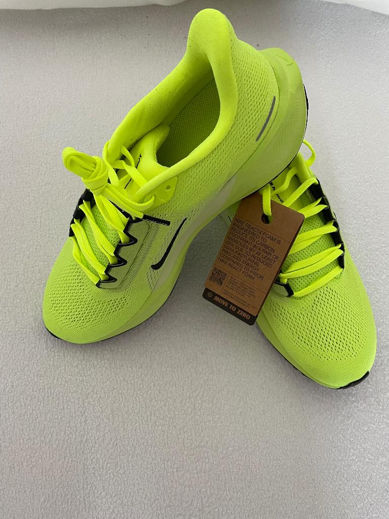 Nike sportschoenen, Maat XS of kleiner, Schoenen, Nieuw, Ophalen of Verzenden