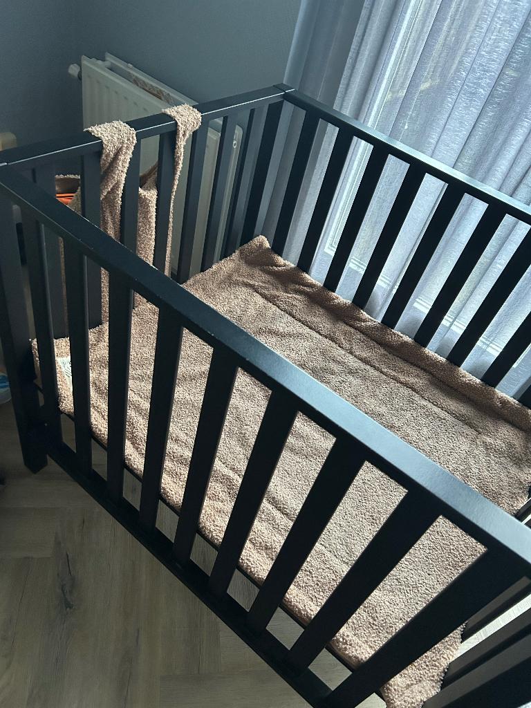 Zwarte box, Kinderen en Baby's, Boxen, Ophalen, Gebruikt, Rechthoekig, In hoogte verstelbaar