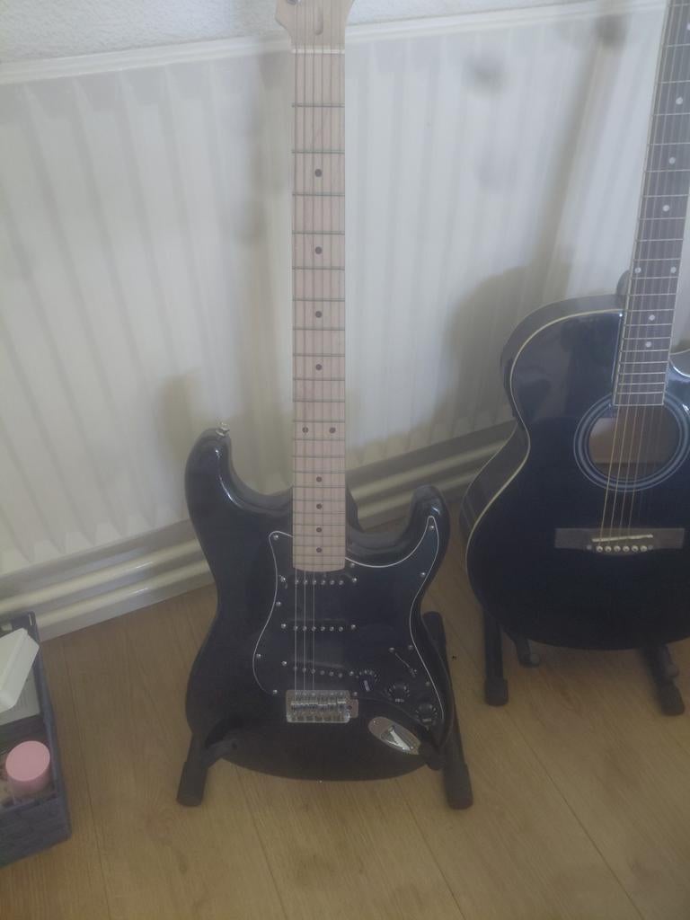 Elektrische gitaar set met houder, speaker en kabels, Overige merken, Gebruikt, Met versterker, Ophalen of Verzenden