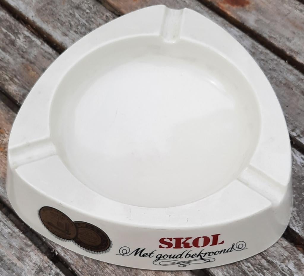 Vintage Skol asbak, Met goud bekroond, Verzamelen, Biermerken, Ophalen of Verzenden