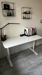 Bureau wit 140 bij 60cm, Ophalen, Zo goed als nieuw