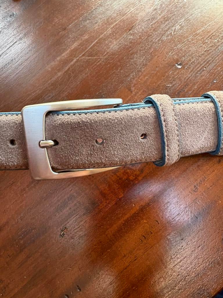 Nieuwe riem van echt suède - Vera Pelle - taupe, Kleding | Heren, Riemen en Ceinturen, Ophalen of Verzenden, Nieuw, Overige kleuren