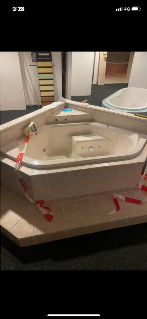 Nieuwe whirlpool badkuip 200 x 107 cm – showroom uitverkoop, Huis en Inrichting, Badkamer | Badkamermeubels, Overige typen, Nieuw