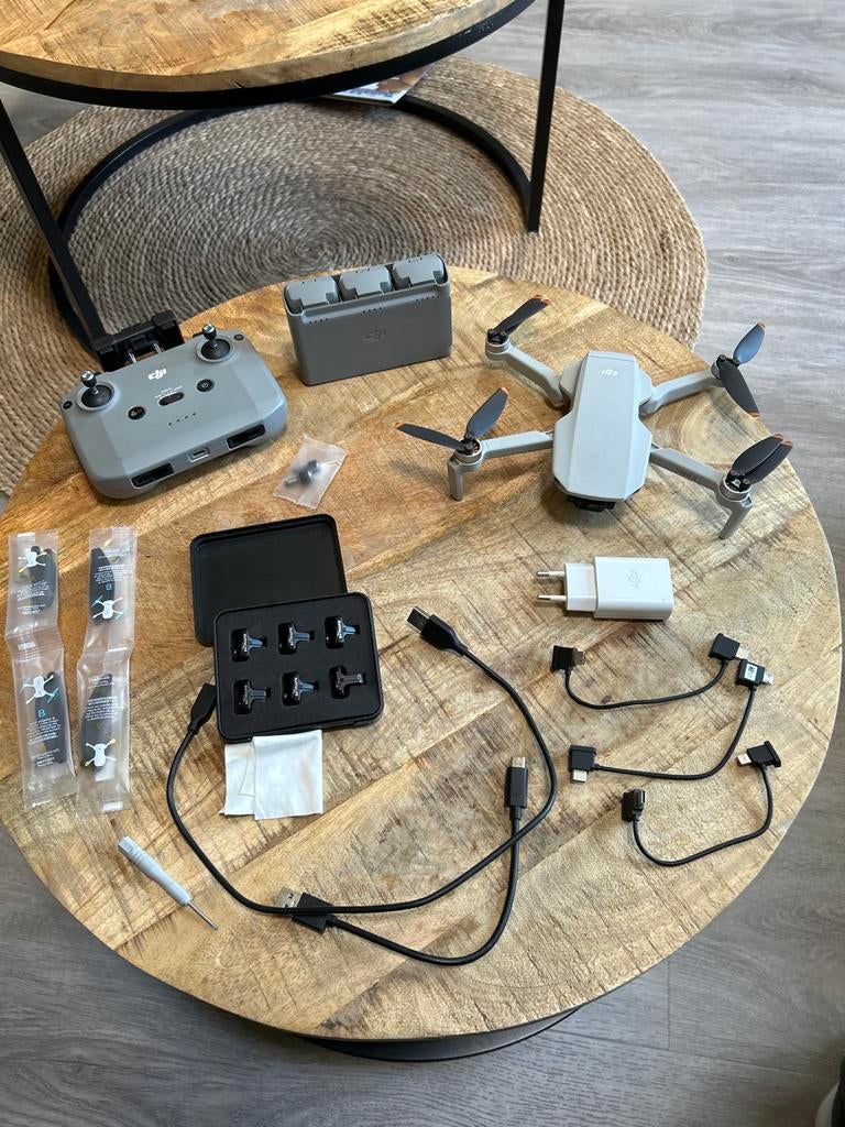 DJI Mini 2 Fly More Combo met lenzen en tas, Gebruikt, 30 tot 45 minuten, Cameradrone, Extra accu('s)