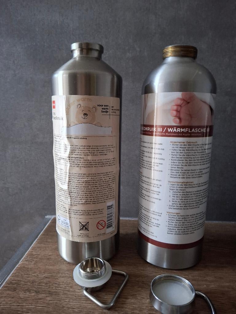 Twee waterkruiken met 2 hoezen, Ophalen of Verzenden, Zo goed als nieuw