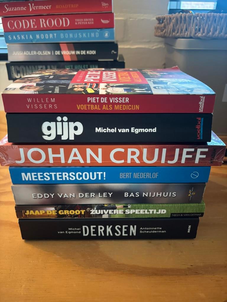 Voetbalboeken: Johan Cruijff, Meesterscout, Zuivere Speeltij, Ophalen of Verzenden, Zo goed als nieuw, Balsport