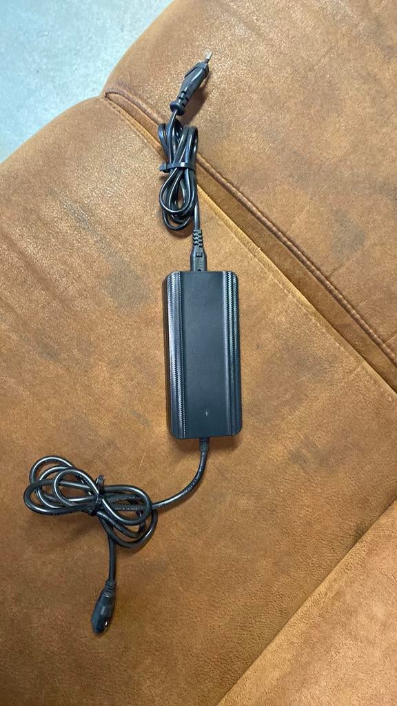 Sparta oplader c5 5pin, Ophalen, Zo goed als nieuw