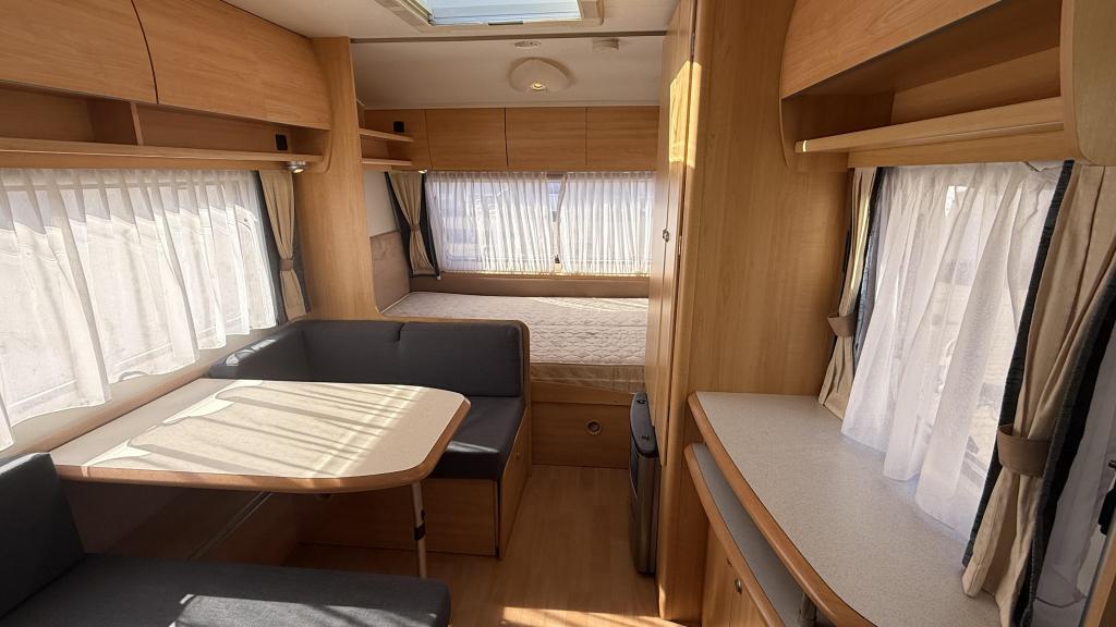 Home-Car Racer 43 AFM bouwjaar 2005 met voortent & z, Caravans en Kamperen, Caravans, Home-car, Bedrijf, Treinzit, 750 - 1000 kg