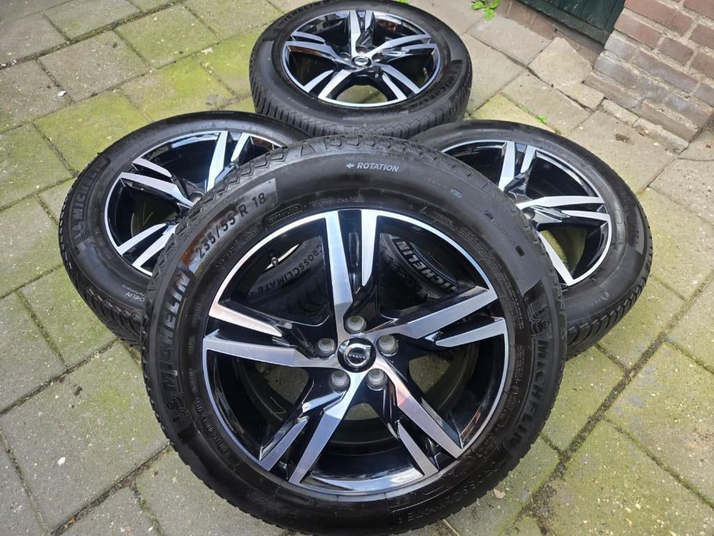 18" orig BiColor Volvo XC40 banden velgen AllSeason R-Design, Auto-onderdelen, Banden en Velgen, 18 inch, Verzenden, Banden en Velgen