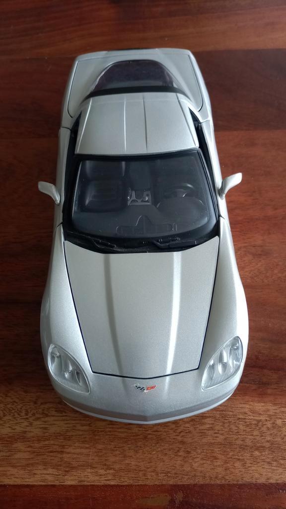 Chevrolet Corvette 2005 zilver Maisto, Hobby en Vrije tijd, Modelauto's | 1:18, Zo goed als nieuw, Maisto, Ophalen of Verzenden