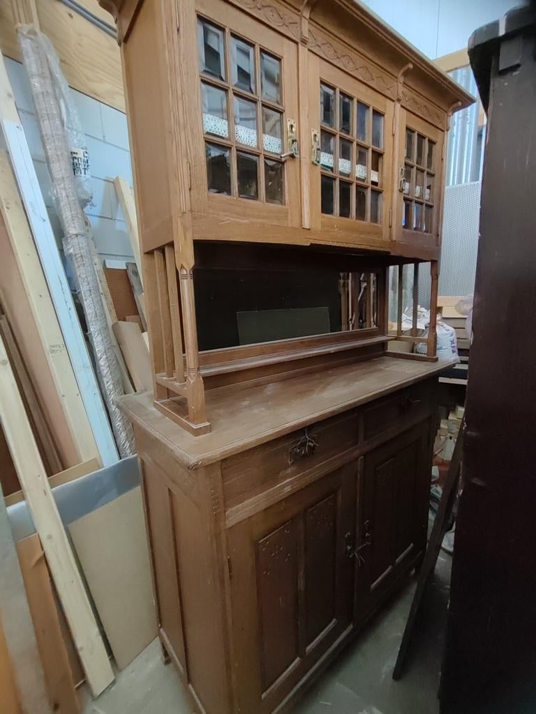 Oude houten kast met glazen deuren, Ophalen