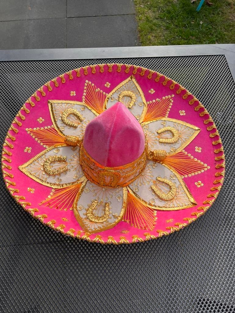 Zeer mooi gedecoreerde roze sombrero.  Origineel Mexicaans., Kleding | Dames, Hoeden en Petten, Ophalen of Verzenden, Zo goed als nieuw