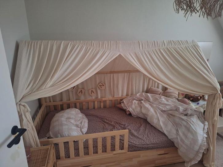 Bedhuisje Petit Puk, Audio, Tv en Foto, Televisie-accessoires, Zo goed als nieuw, Ophalen of Verzenden