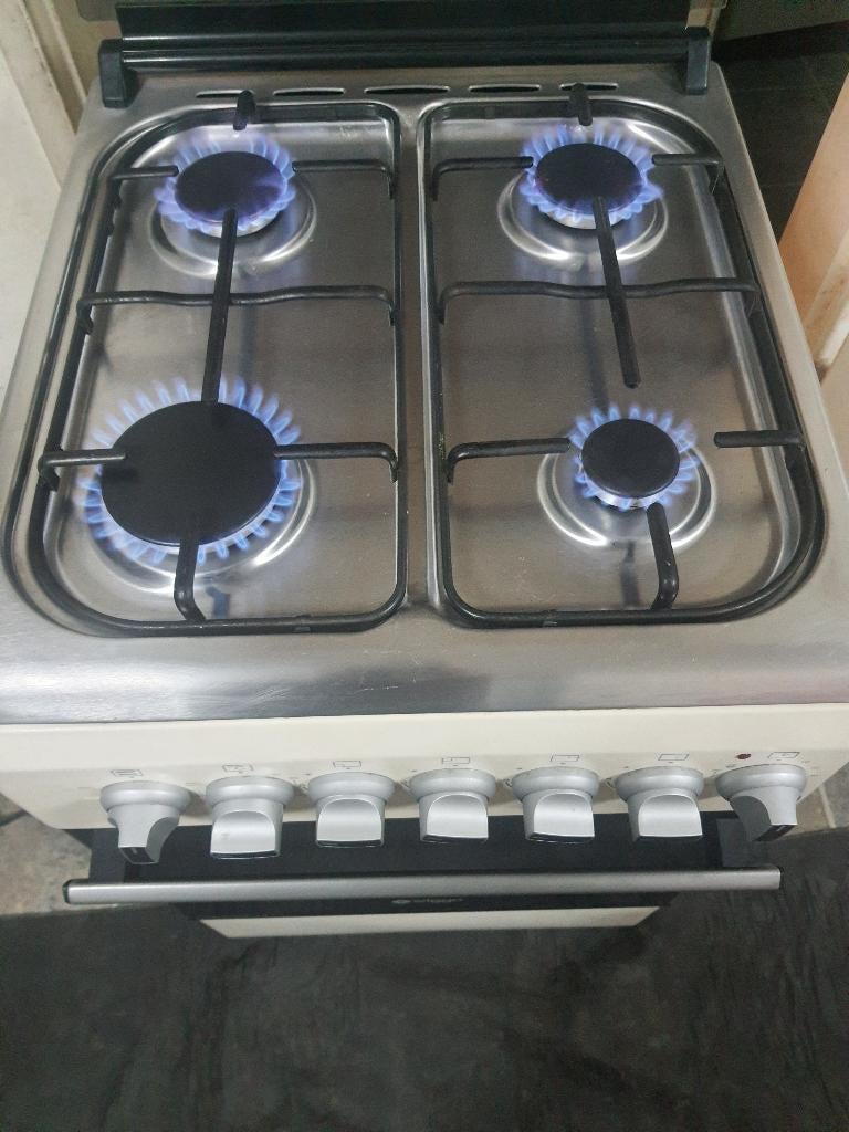 Wiggo gasfornuis met elektrische oven werkt Perfect, Witgoed en Apparatuur, Fornuizen, Zo goed als nieuw, Vrijstaand, Gas, 4 kookzones