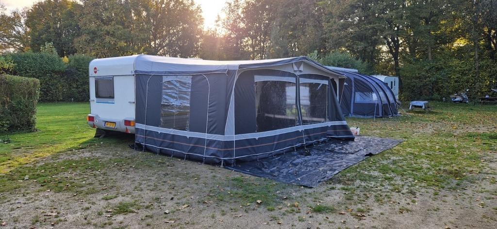 Mooie Burstner 530TK caravan met nieuwe grote luifel, Caravans en Kamperen, Caravans, Treinzit, Particulier, Bürstner, Luifel