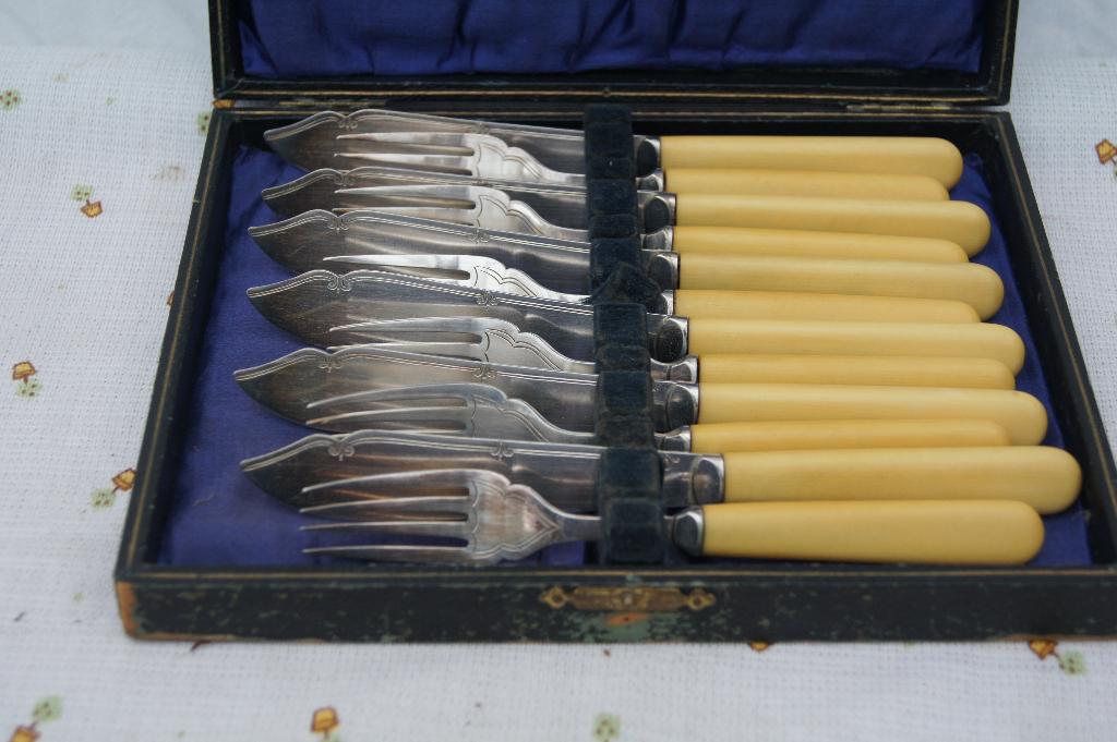 Visbestek / vleesbestek, Ophalen of Verzenden