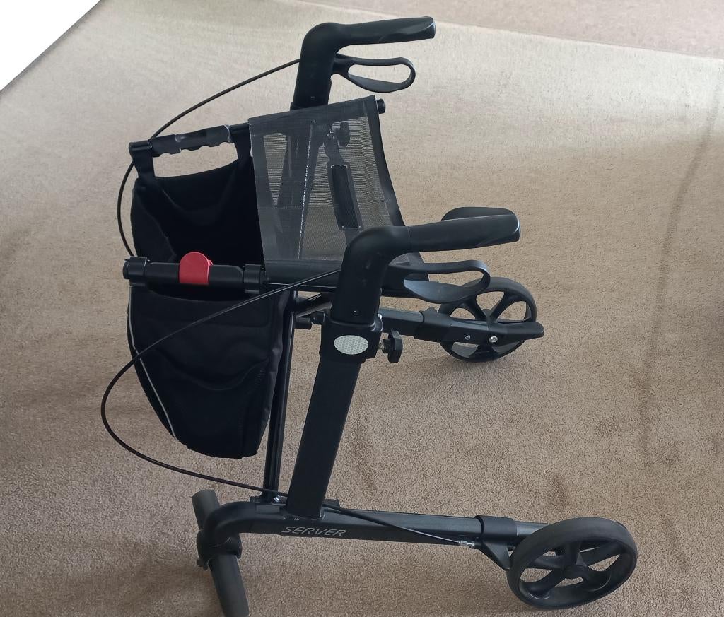 Mooie en handige rollator van Server Lichtgewicht., Ophalen, Opvouwbaar, Gebruikt