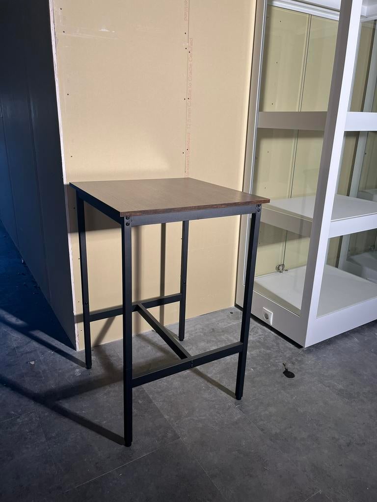 4 tafels, passend bij de Siletsy vitrines, Ophalen, 50 tot 100 cm, Zo goed als nieuw, Minder dan 100 cm