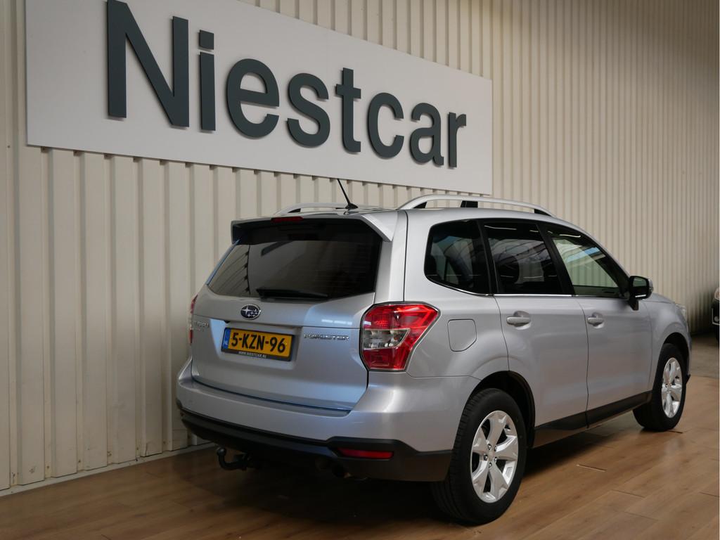 Subaru Forester 2.0 Luxury Plus met Navigatie enTrekhaak, Auto's, Subaru, Automaat, Euro 5, Zwart, 4 cilinders