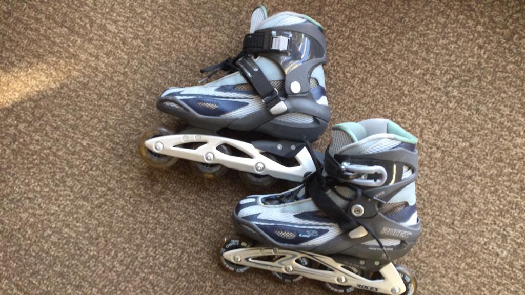 Nog nagenoeg nieuwe skeelers maat 41/42, Sport en Fitness, Skeelers, Ophalen of Verzenden, Zo goed als nieuw, Inline skates 4 wielen