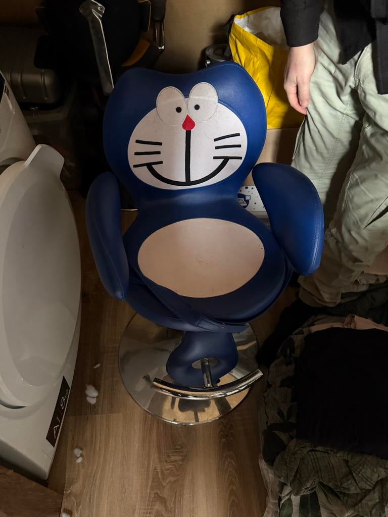 Leuke kappersstoelen voor kinderen - Doraemon en aap, Ophalen, Kunststof, Gebruikt, Twee