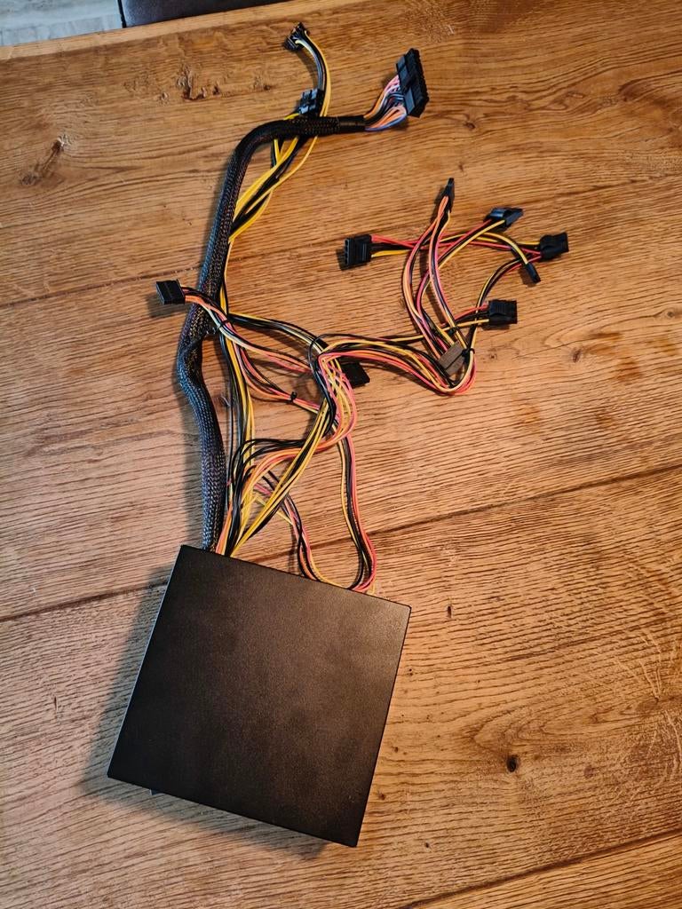 650 Watt PC Voeding - H-Power SP-650, Computers en Software, Interne voedingen, Ophalen of Verzenden, Zo goed als nieuw