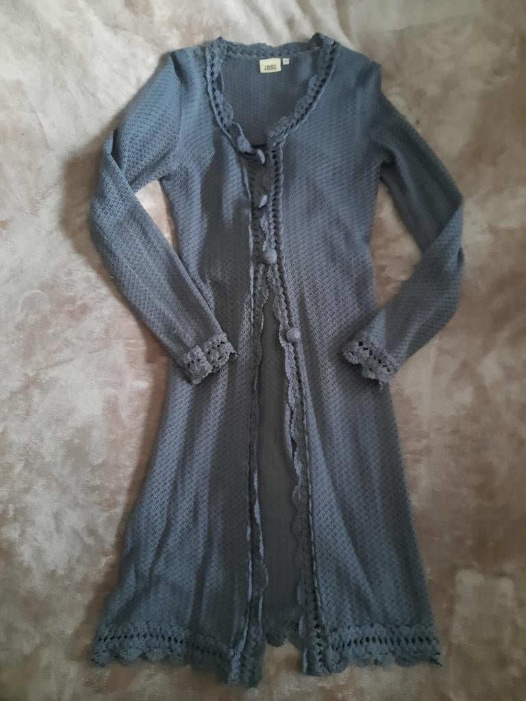 Emma M opengewerkt, getailleerd, lang vest zomer, Ophalen of Verzenden, Zo goed als nieuw, Maat 38/40 (M), Grijs