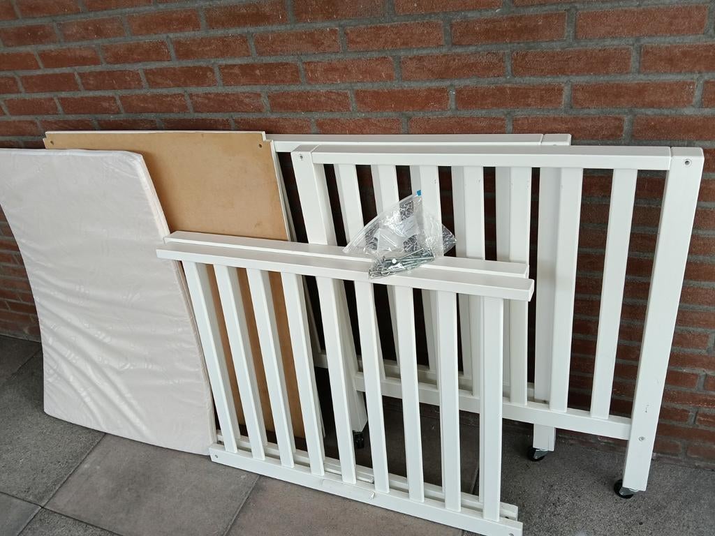 Witte box op wieltjes inclusief matrasje, Kinderen en Baby's, Boxen, Ophalen, Gebruikt, Rechthoekig, Wieltjes