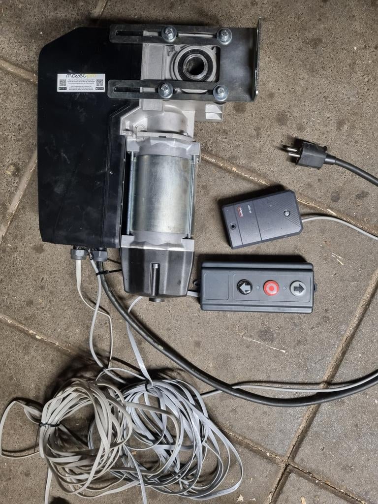 Garagedeur motor 220 volt, Doe-het-zelf en Verbouw, Ophalen of Verzenden, Zo goed als nieuw, Elektromotor