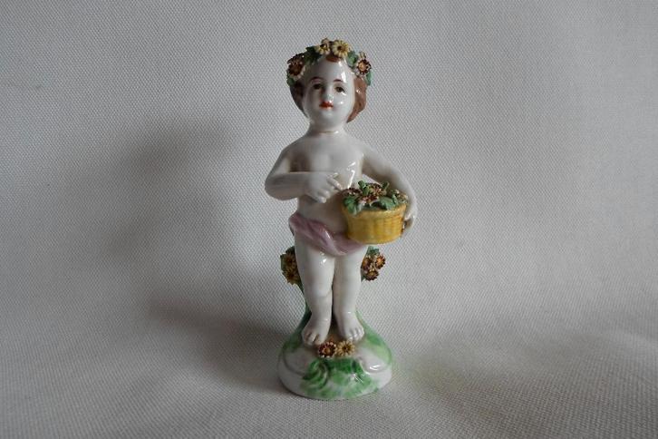 Chelsea Beeldje Kind Bloemenmand, Verzamelen, Beelden en Beeldjes, Gebruikt, Mens, Ophalen of Verzenden