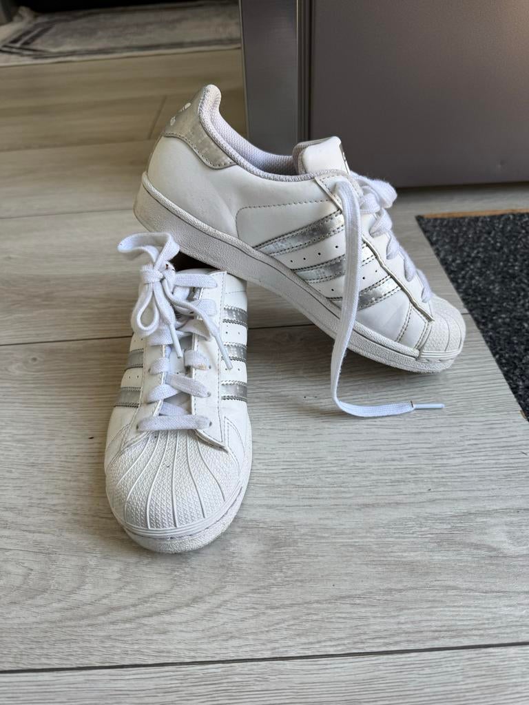 Adidas sneakers maat 35.5, Ophalen of Verzenden, Gebruikt, Jongen of Meisje, Sportschoenen
