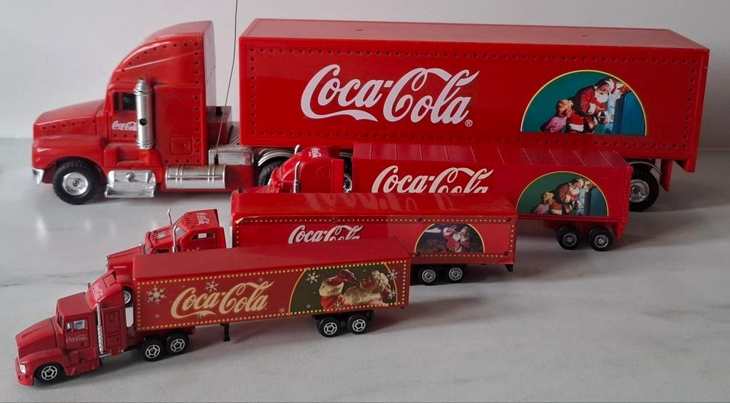 4 Coca Cola Kerst Trucks - afstand bediening en verlichting, Ophalen of Verzenden