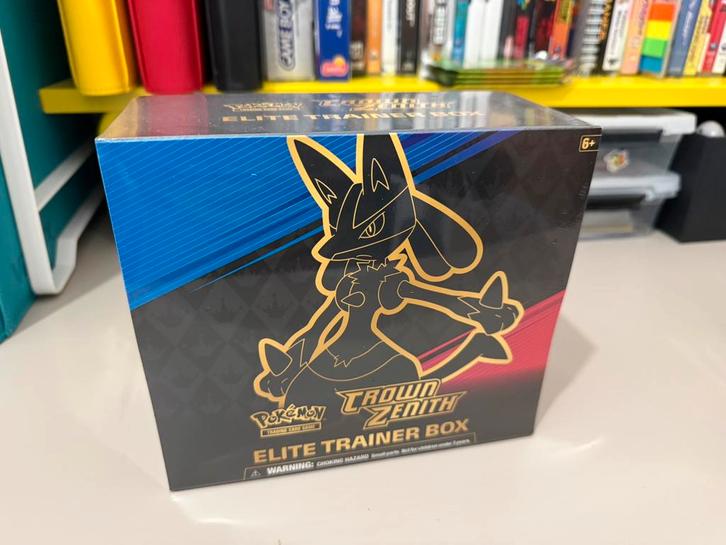 Crown Zenith Elite Trainer Box Sealed -, Hobby en Vrije tijd, Verzamelkaartspellen | Pokémon, Zo goed als nieuw, Boosterbox, Ophalen of Verzenden