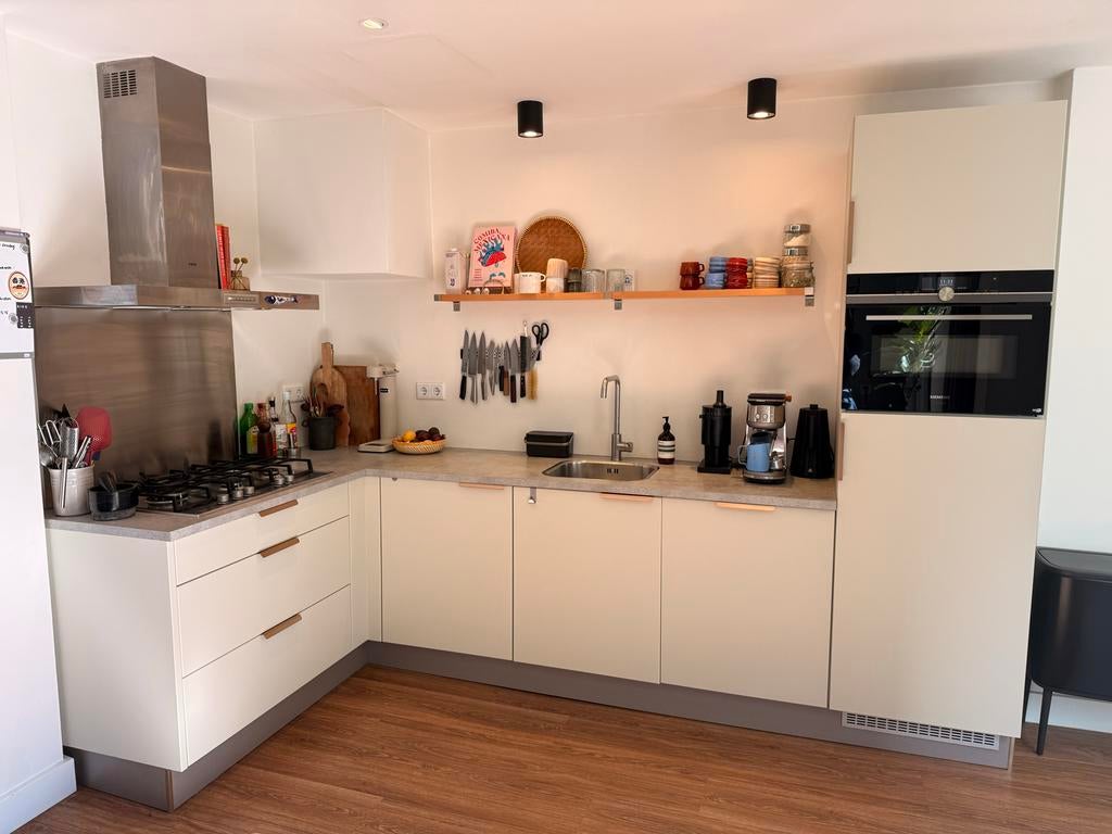 Moderne hoekkeuken met Siemens (2021) en AEG apparatuur, Huis en Inrichting, Ophalen, Gebruikt, Hoekkeuken, Overige kleuren