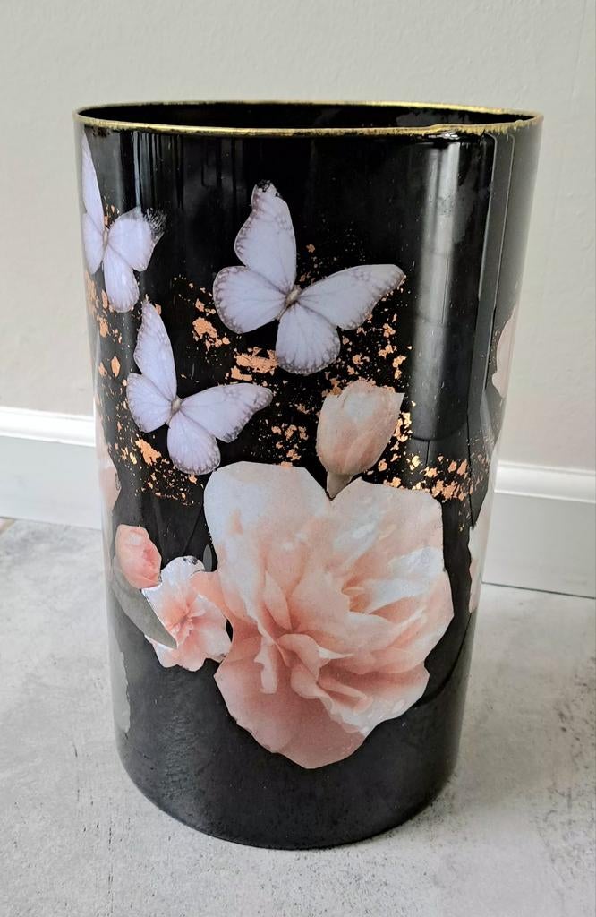 Decopage vaas met bloemen en vlinders, Huis en Inrichting, Woonaccessoires | Vazen, Ophalen
