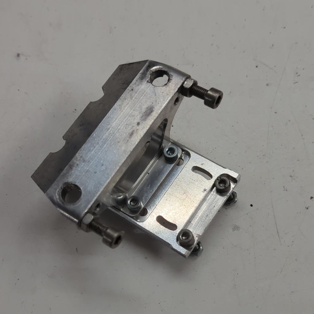 Aluminium shocktower + plaat voor FG Baja 2wd (1e generatie), Hobby en Vrije tijd, Modelbouw | Radiografisch | Auto's, Gebruikt