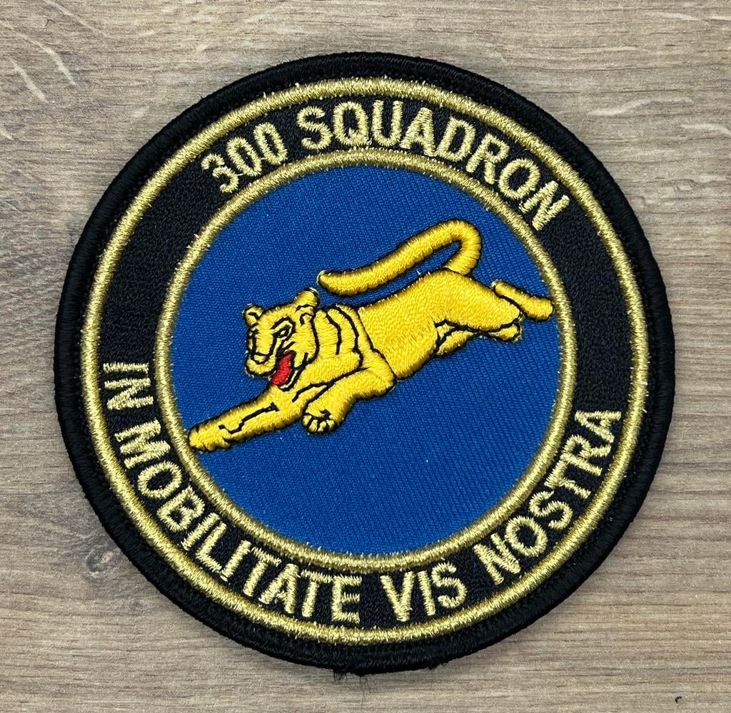 Te koop Patch RNLAF 300 SQN Squadron Patch Black/Goldline, Verzenden, Zo goed als nieuw, Patch, Badge of Embleem