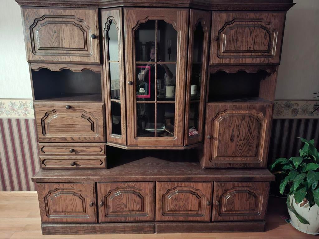 Te koop: oude bruine kast met vitrine, Ophalen, Gebruikt, 25 tot 50 cm