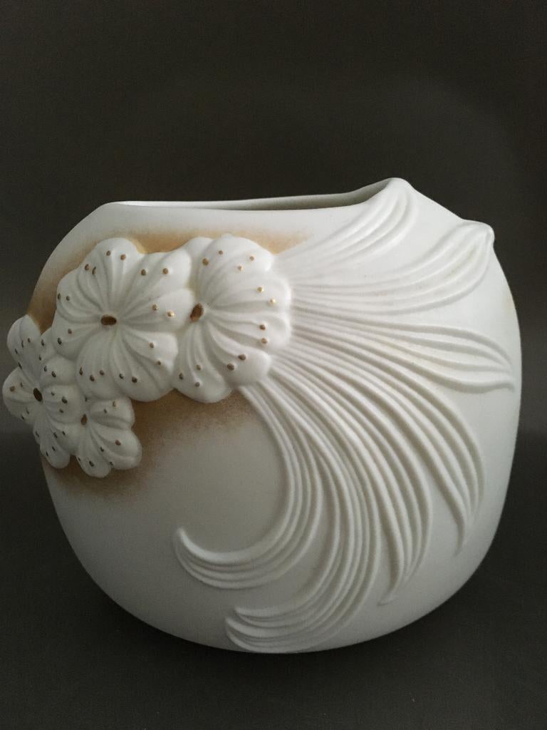 Kaiser West Germany biscuit porcelain small vase, Verzenden, Wit, Aardewerk of Porselein, Zo goed als nieuw