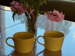 Vintage Just Mugs 2 zachtgele mokken soepkommen, Huis en Inrichting, Keuken | Servies, Keramiek, Ophalen of Verzenden, Zo goed als nieuw