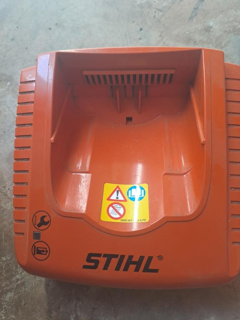 Oplader van stihl, Tuin en Terras, Hand-tuingereedschap, Ophalen of Verzenden